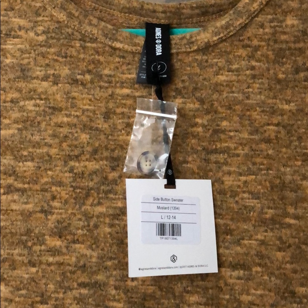 BNWT adorable and soft Agnes and Dora sweater